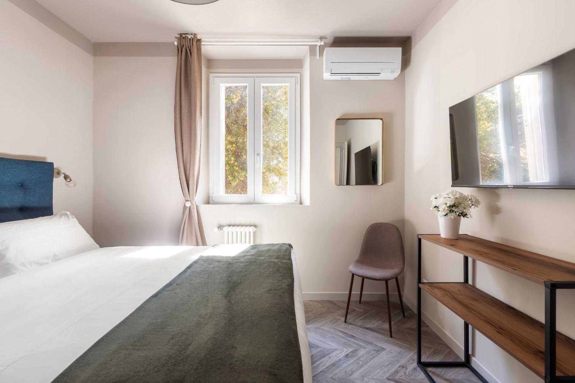 Vatican Stunning 2 Bedroom Apartment *