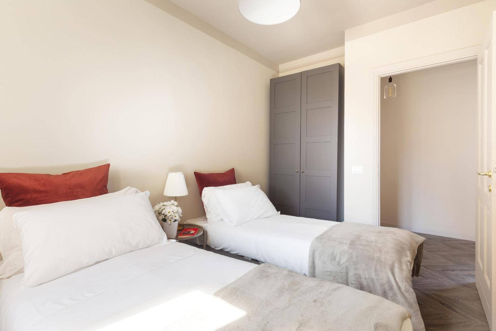 Vatican Stunning 2 Bedroom Apartment *